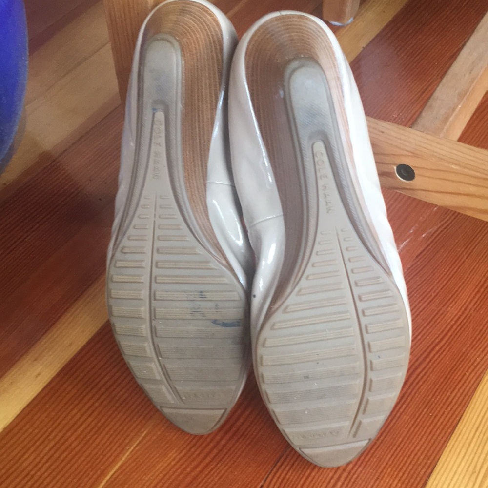 Cole Haan wedge heels 7.5 B great condition beige comfortable fit - Picture 5 of 6